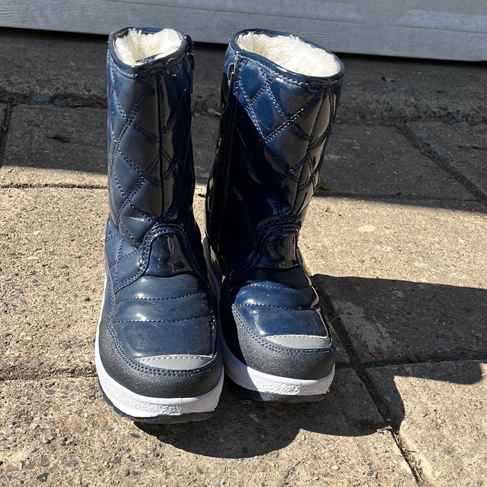 Daiz Kid’s Blue Snow Boots with Furry White Interior